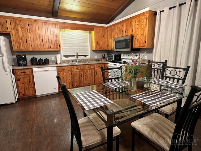 Foto del edificio - 1424 Bald Mountain Rd
