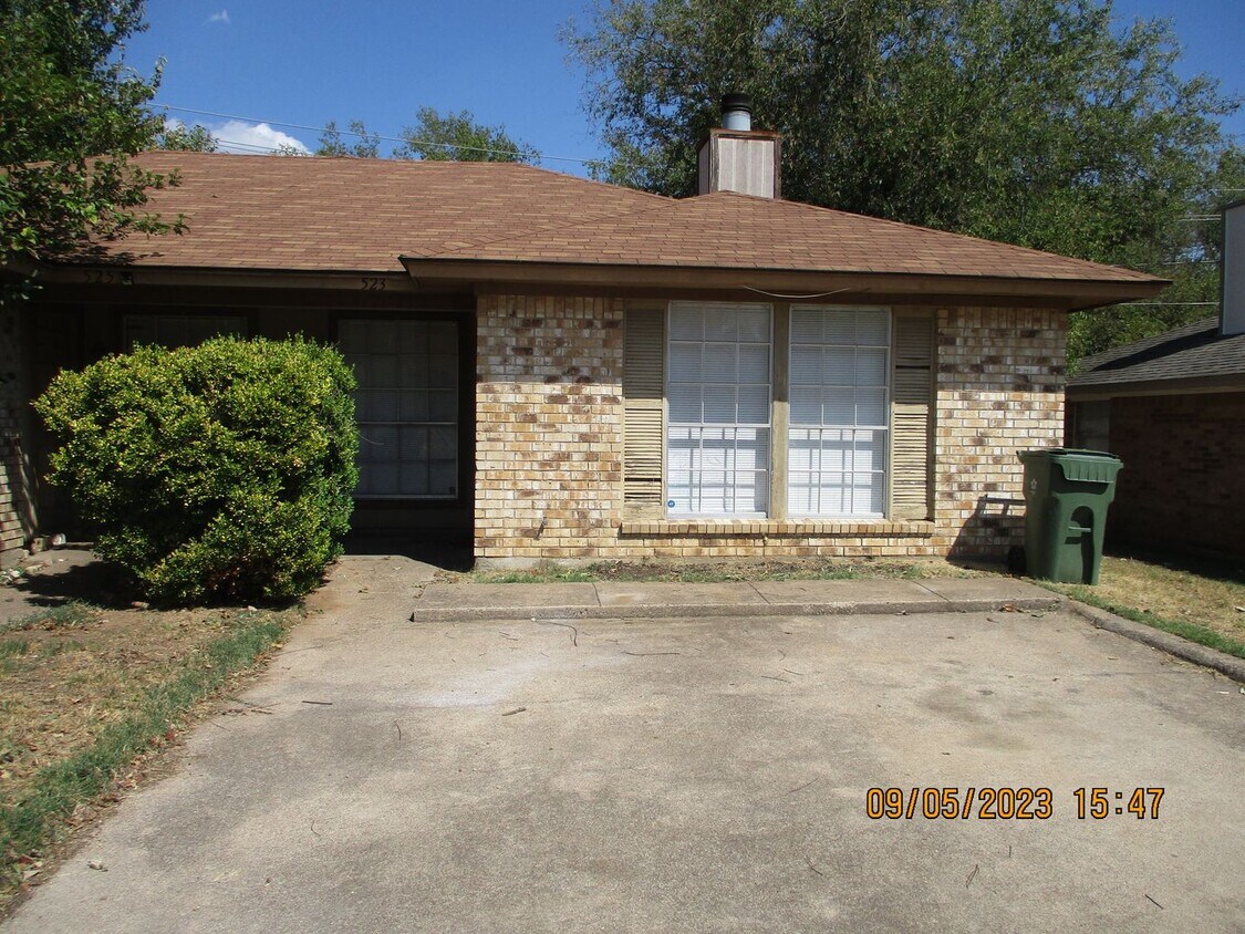 Primary Photo - 523 Claire Ct 76012