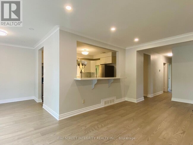 Building Photo - 207 Maple Ave