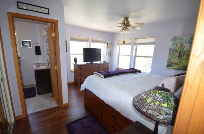 Building Photo - Deed Restricted! 3 bedroom in Monarch Town...