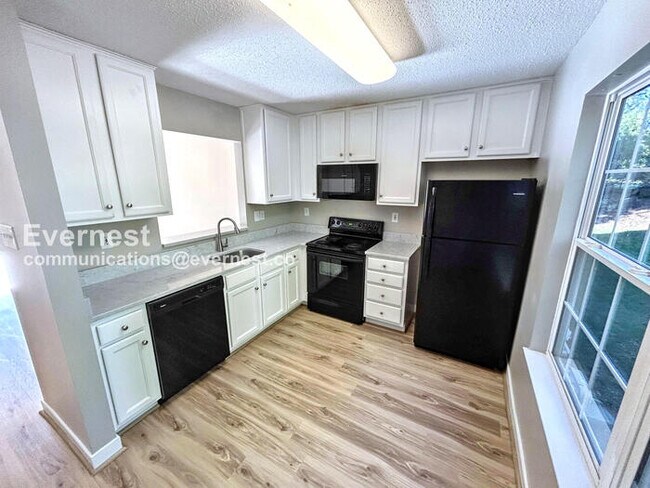 Foto del edificio - 4610 Twin Hickory Lake Dr
