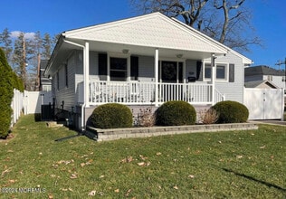 Building Photo - 509 Laurel Ave