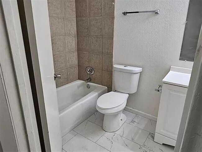 Building Photo - Safe Apartment for you