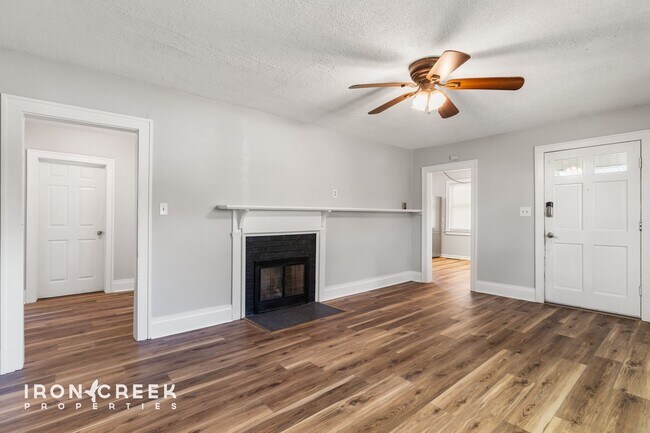 Building Photo - Three-Bedroom on Stunning Lot with Detache...