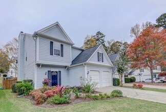Building Photo - 558 Lullingstone Dr SE