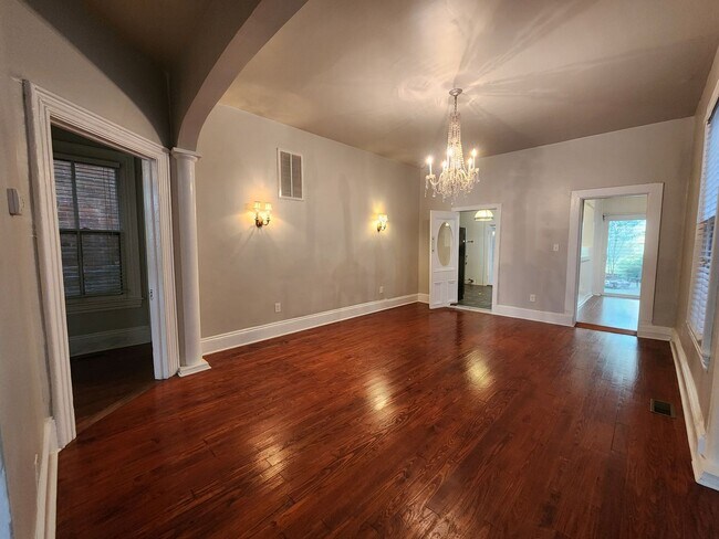 Building Photo - Beautiful Colonial in Olde Towne