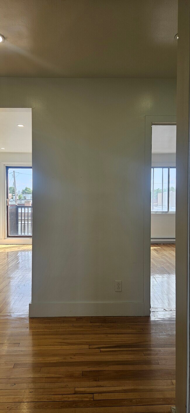 Photo du bâtiment - 8525 Av Wiseman