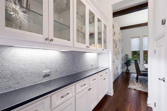 Building Photo - 4113 Sugarloaf Dr