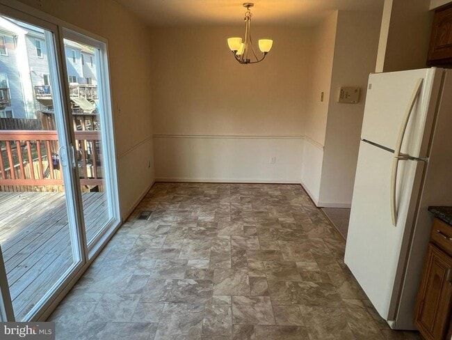 Building Photo - 18002 Sunset Lake Ct