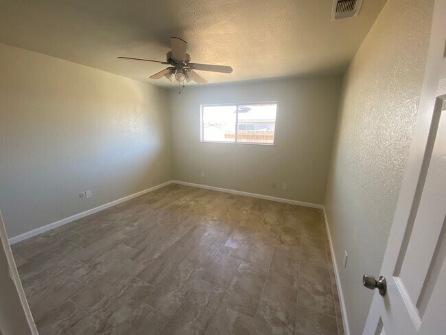 Foto del edificio - 450 S.19th Avenue