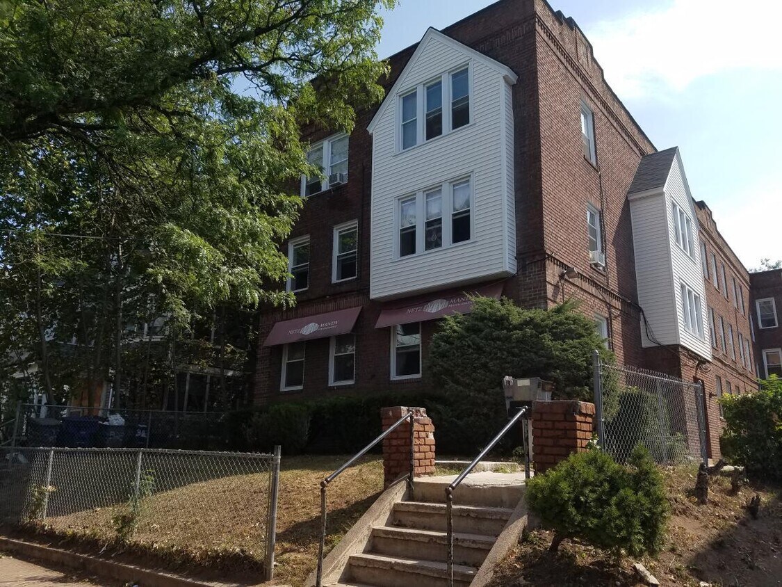 Primary Photo - 323 Winthrop Ave