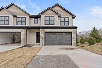 Building Photo - 1105 Ivy Ln