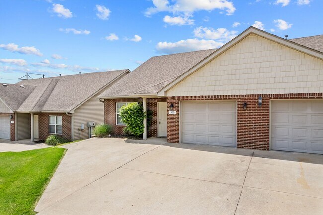 Foto del edificio - 509-511-511 Glenstone Dr