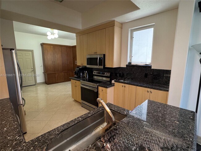 Foto del edificio - 3016 NE 210th St
