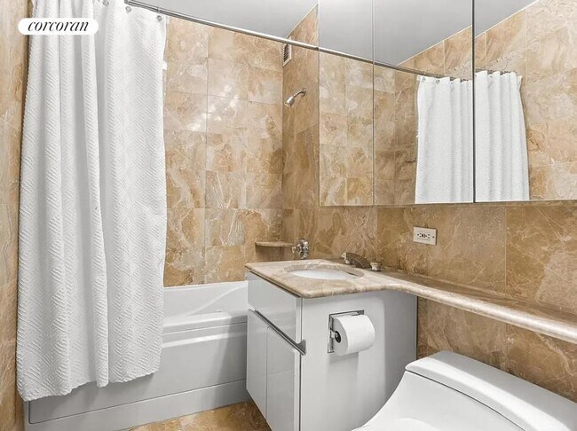 Foto del edificio - 150 E 57th St