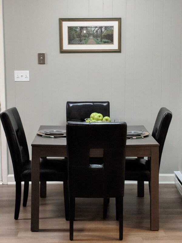 Building Photo - 411 Rose Ln