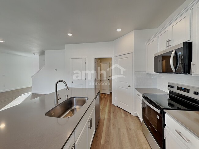 Building Photo - 4757 85th Ave NE