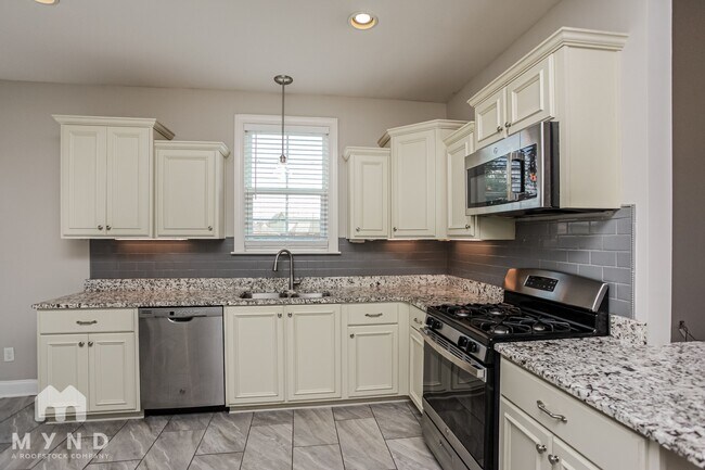 Building Photo - 4751 W Petite Lp
