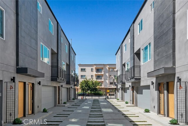 Building Photo - 13538 Vanowen St