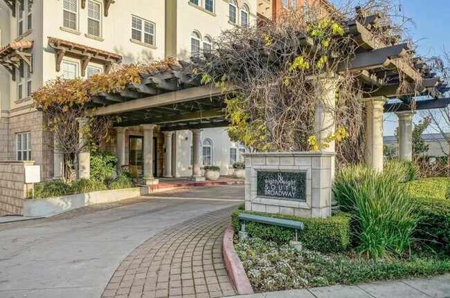 88 South Broadway - 88 S Broadway