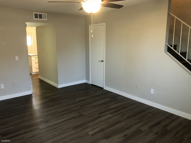 Building Photo - 2 br, 1.5 bath  - 1007 E Roma Ave Apt C
