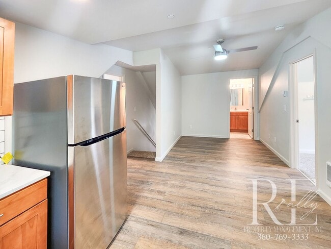 Building Photo - Remodel with Water View | 2BR Near Annapol...