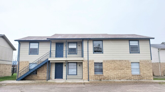 Building Photo - 1004 Eastside Dr