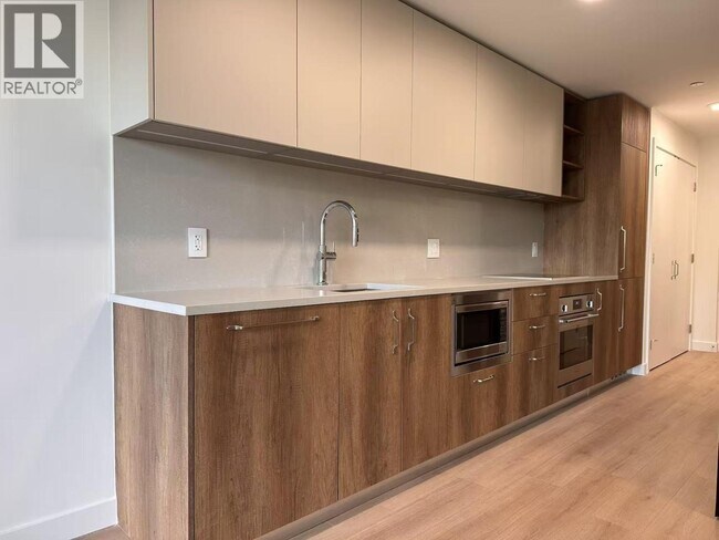 Photo du bâtiment - 133-W49 W 49th Ave