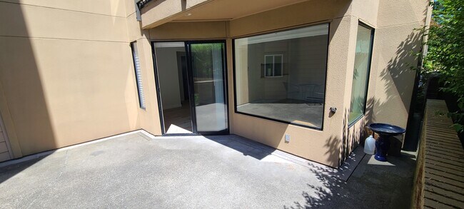 Foto del edificio - 5642 California Ave SW