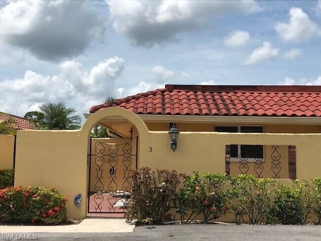 Building Photo - ***GLADES COUNTRY CLUB***QUIET GOLF COMMUN...