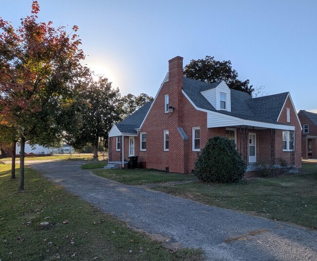 Foto del edificio - 107 N Church St