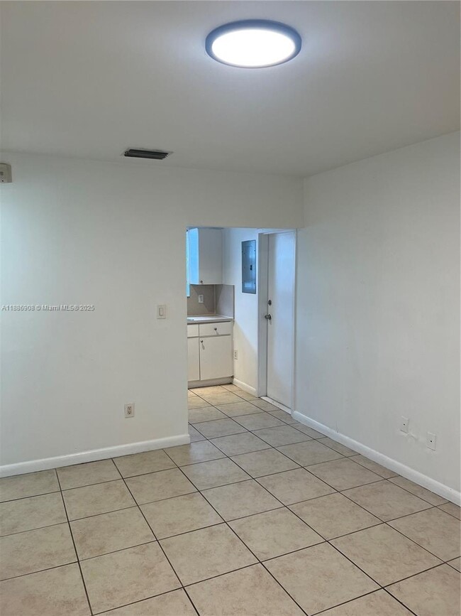 Building Photo - 577 NE 82nd St