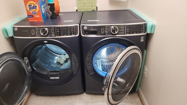 Washer-Dryer - 5045 Dorchester Cir