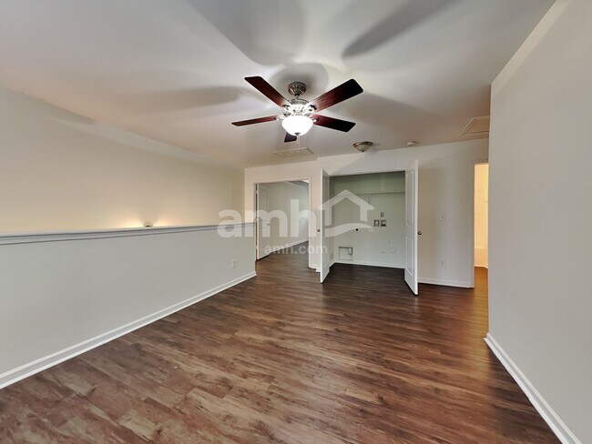 Foto del edificio - 1407 Eastway Dr