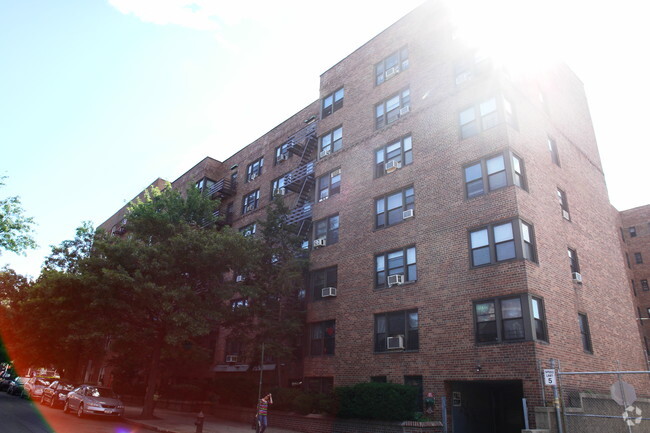Building Photo - Yorkshire Gardens Condominiums