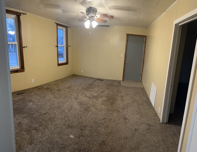 Living room - 924 Pierce St