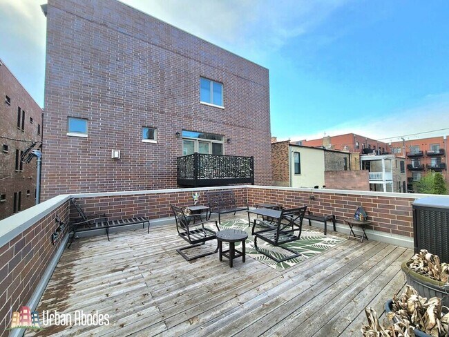 Building Photo - 4133 N Kenmore Ave