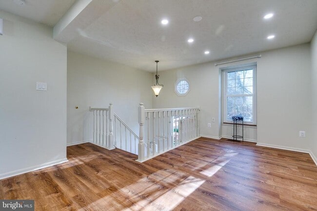 Foto del edificio - 1589 Woodcrest Dr