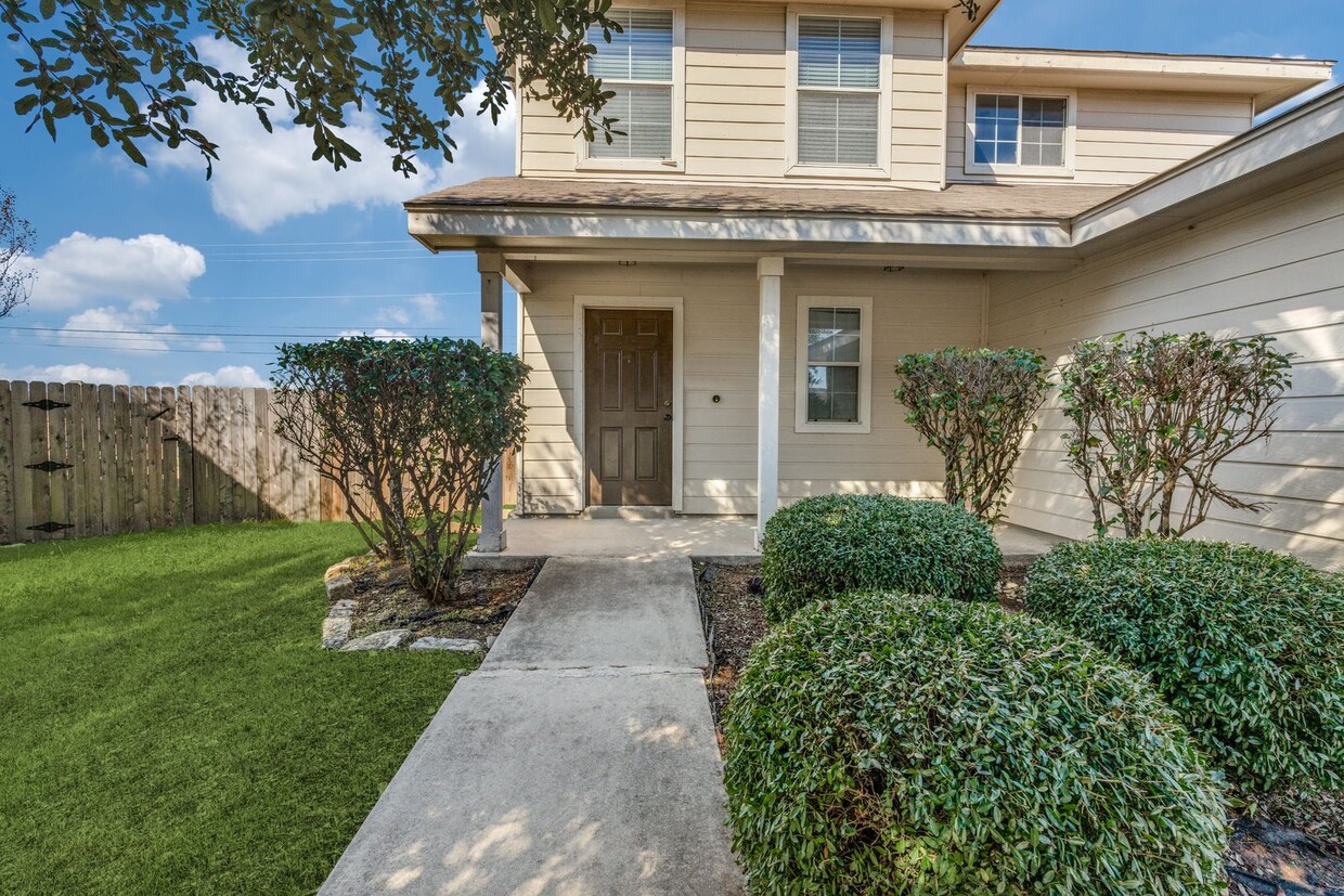 Primary Photo - Four bedroom in New Braunfels