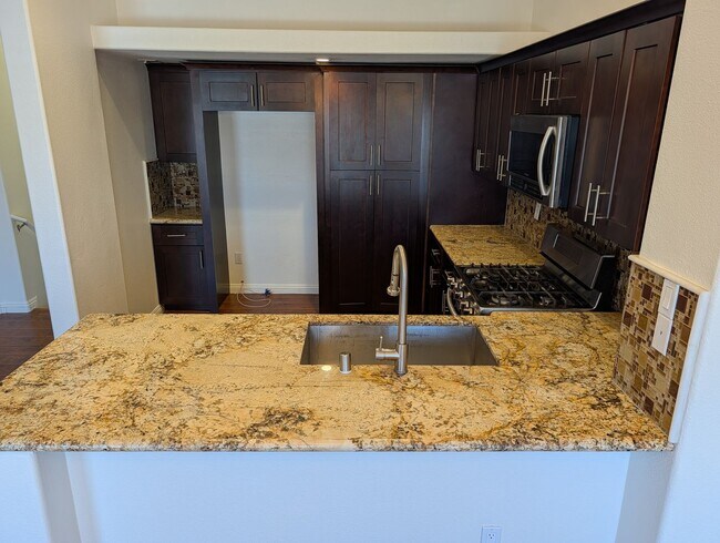 Foto del edificio - INVITING CONDO WITH OPEN FLOOR PLAN IN NORTHEAST LAS VEGAS