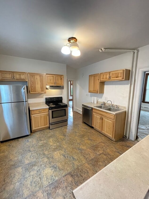 Primary Photo - AVAILABLE NOW! 4 Bedroom Near Chester Cree...