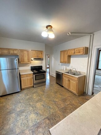 Building Photo - 530 N 16th Ave E