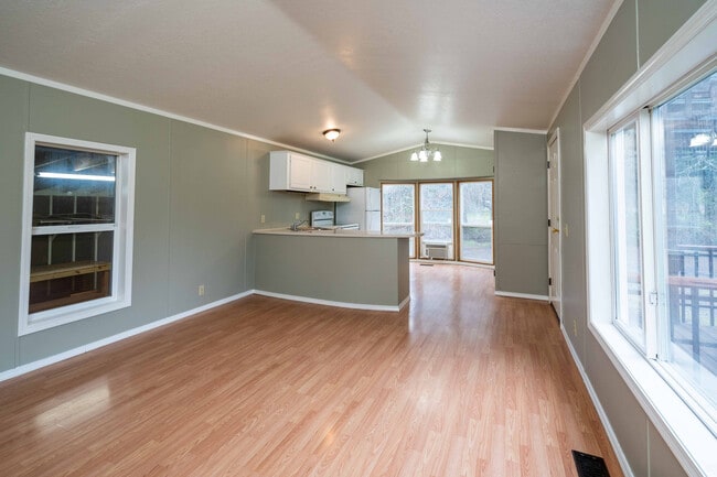 Building Photo - Country Living on a Private Acreage in Camas  - 2 Bedroom 1 Bath Manufactured Home