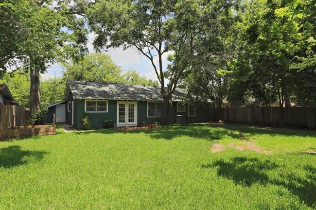 Building Photo - 6729 Roos Rd