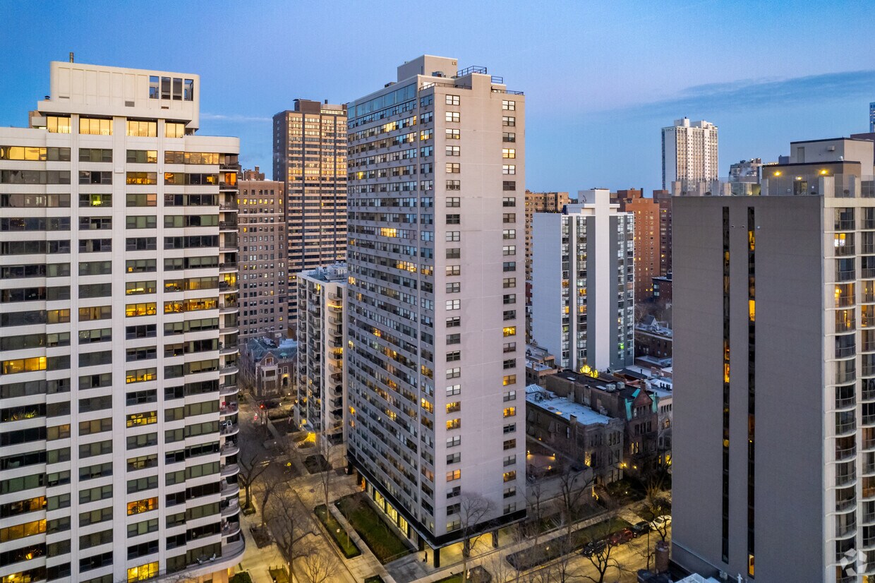 Primary Photo - State Parkway Condominium