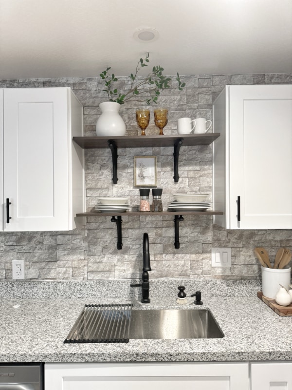 Building Photo - 542 S 14th Loop