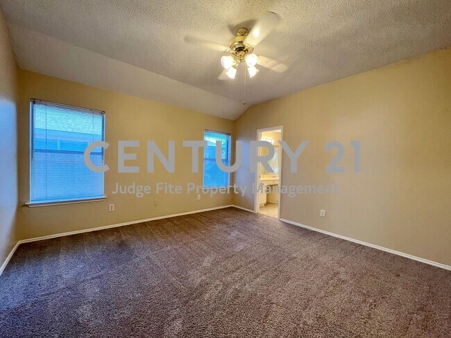 Foto del edificio - Charming Single-Story 3/2/2 in Crowley ISD For Rent!