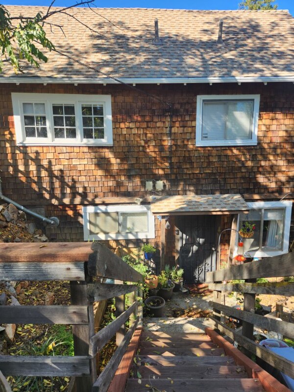 Building Photo - 315 N School St