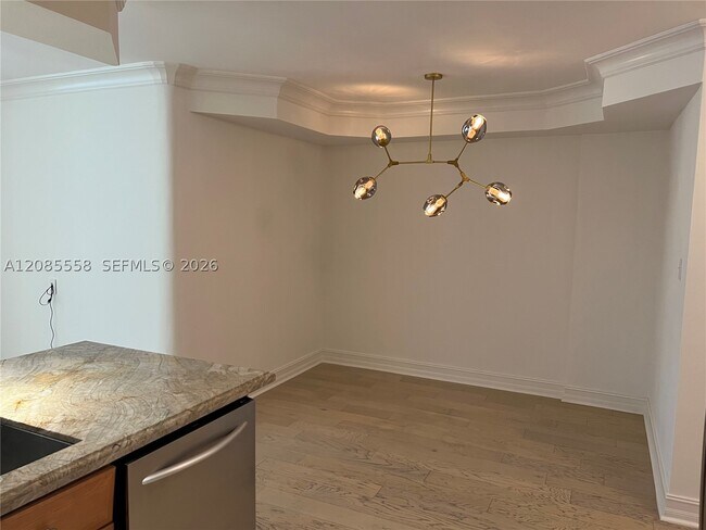 Foto del edificio - 5401 Collins Ave