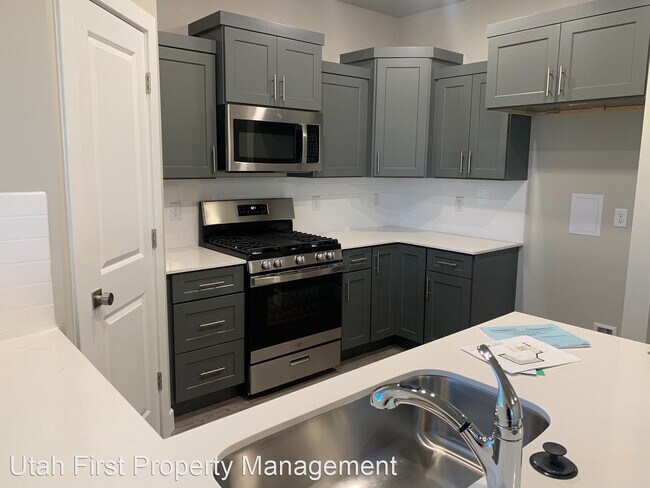 Foto del edificio - 3 br, 2.5 bath House - 3044 N 175 E